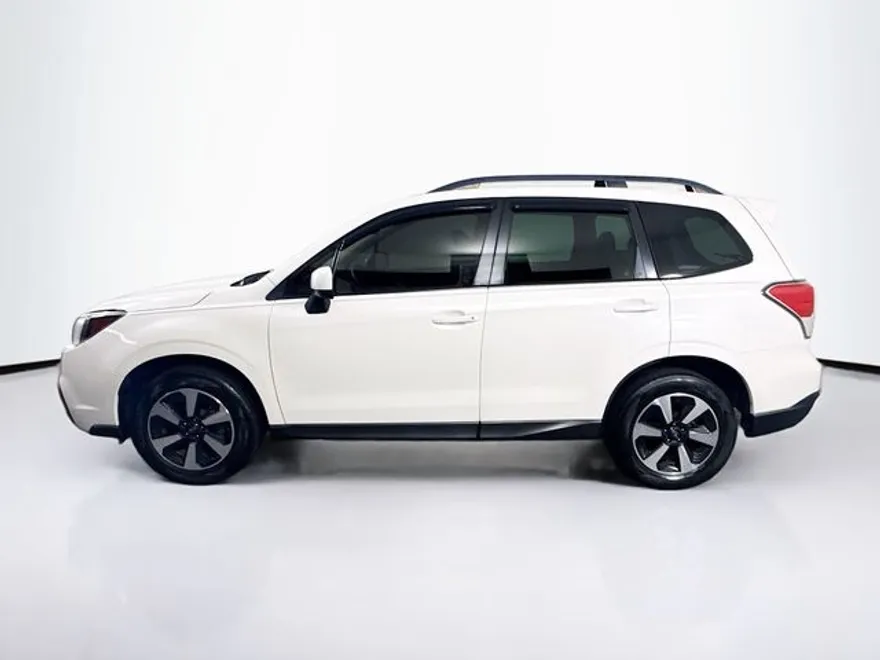 2018 Subaru Forester 2.5i Premium photo 1