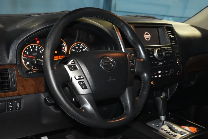 2014 Nissan Armada SL photo 1