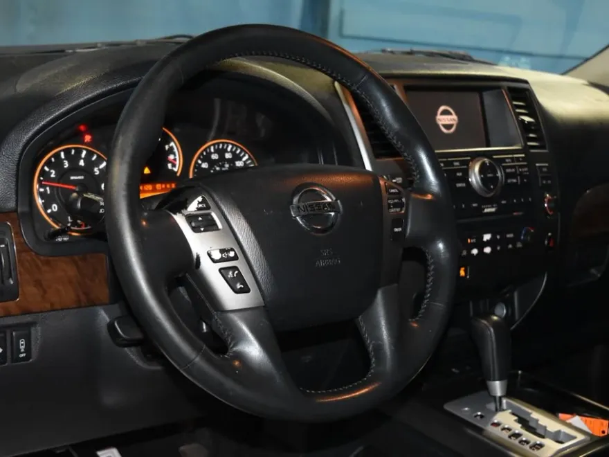 2014 Nissan Armada SL photo 1