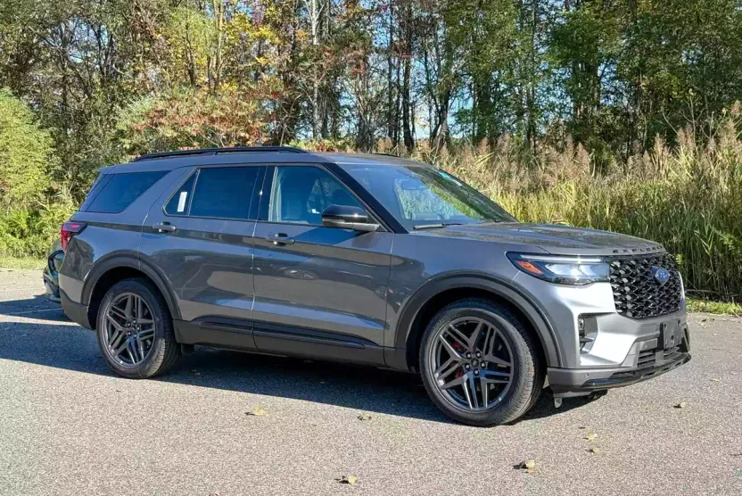 2025 Ford Explorer ST photo 1