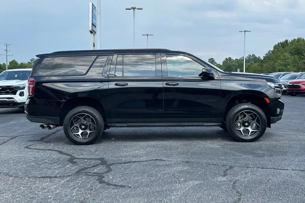 2021 Chevrolet Suburban RST photo 1