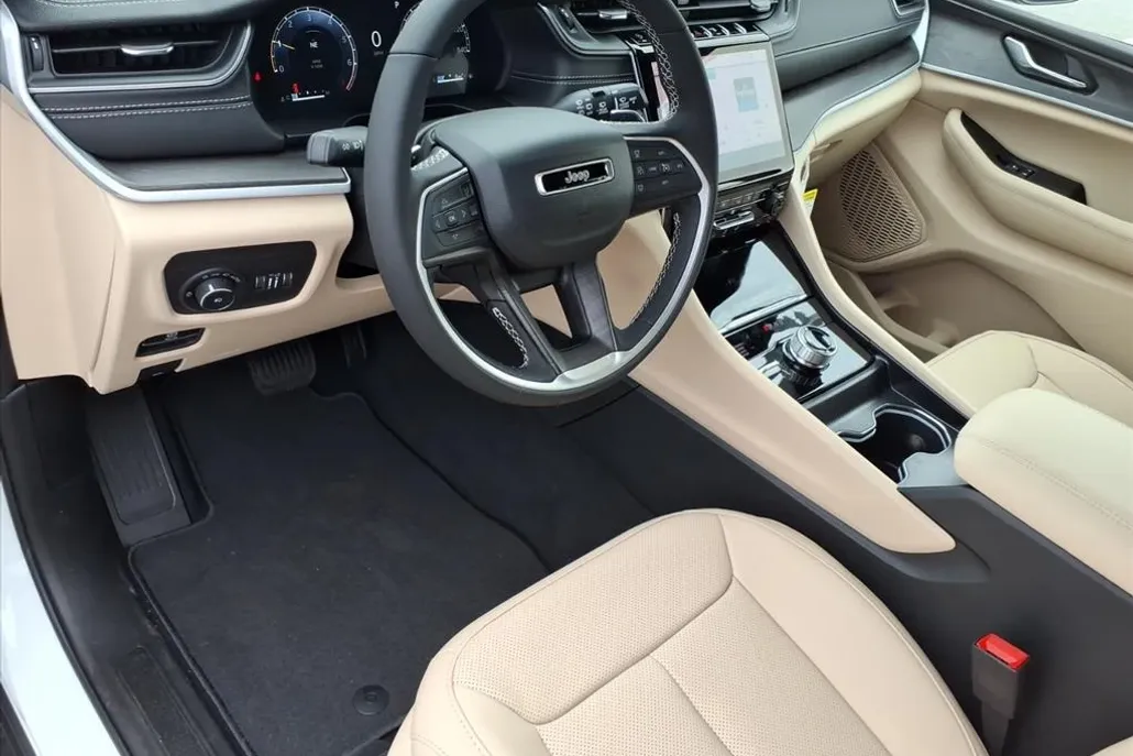 2025 Jeep Grand Cherokee Limited photo 1
