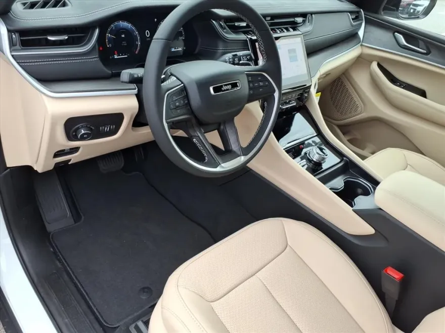 2025 Jeep Grand Cherokee Limited photo 1