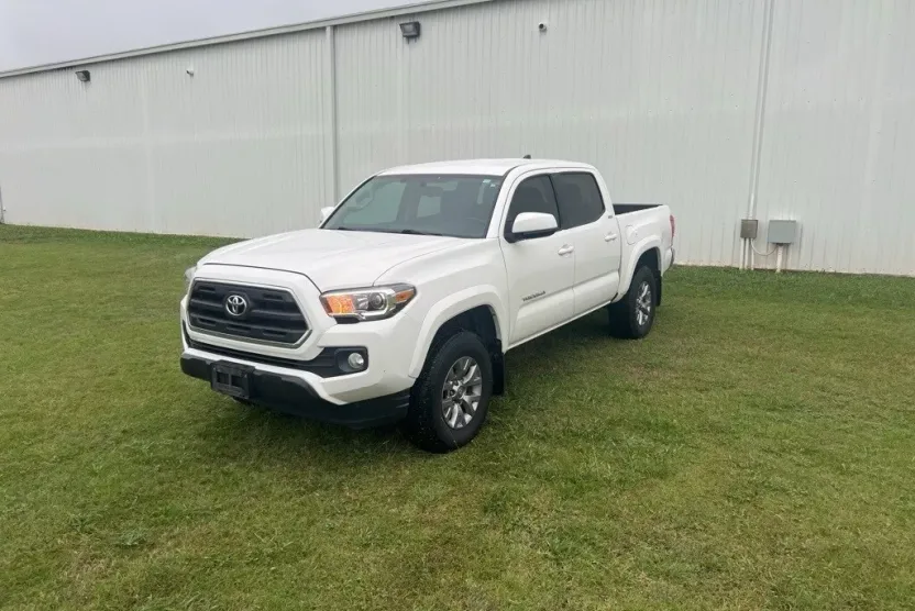 2017 Toyota Tacoma SR5 TRD Sport photo 1