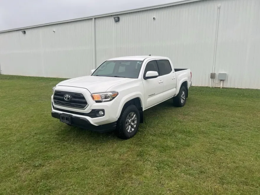 2017 Toyota Tacoma SR5 TRD Sport photo 1