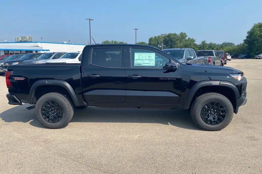 2026 Chevrolet Colorado Trail Boss photo 1