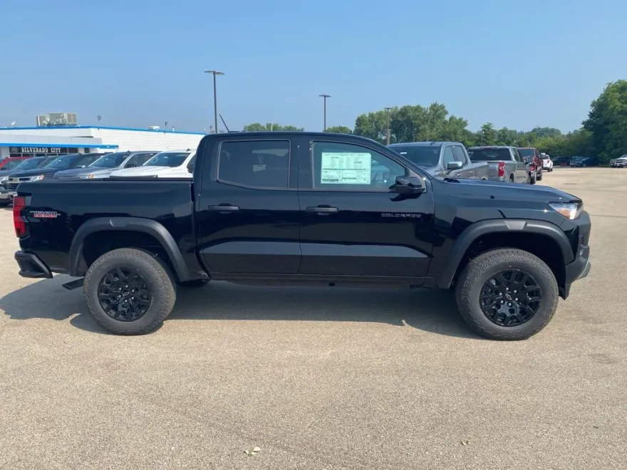 2026 Chevrolet Colorado Trail Boss photo 1
