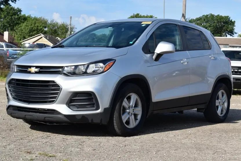2020 Chevrolet Trax LS photo 1