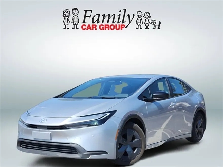 2024 Toyota Prius LE photo 1