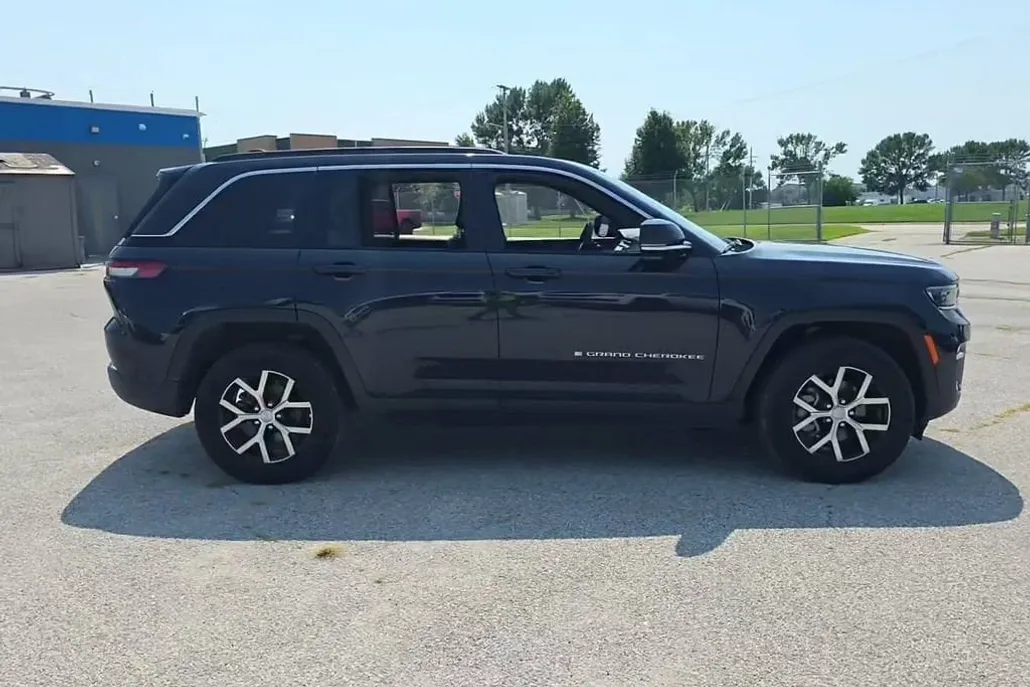 2024 Jeep Grand Cherokee Limited photo 1