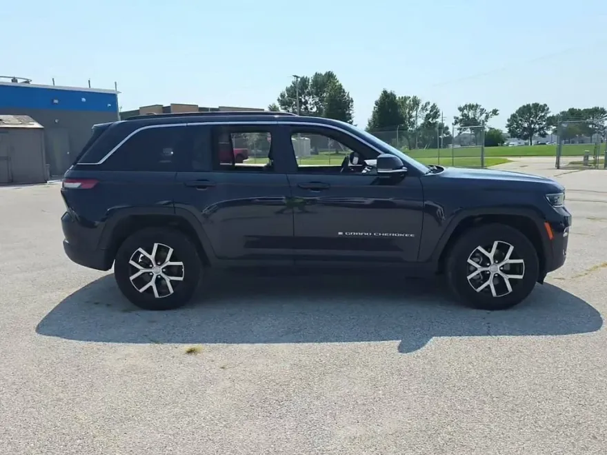 2024 Jeep Grand Cherokee Limited photo 1