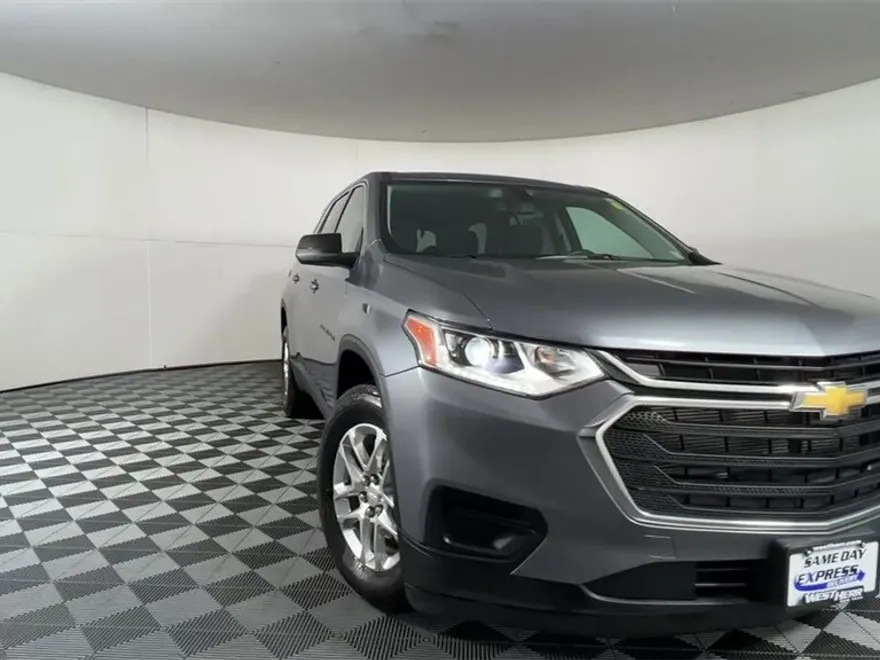 2021 Chevrolet Traverse LS photo 1