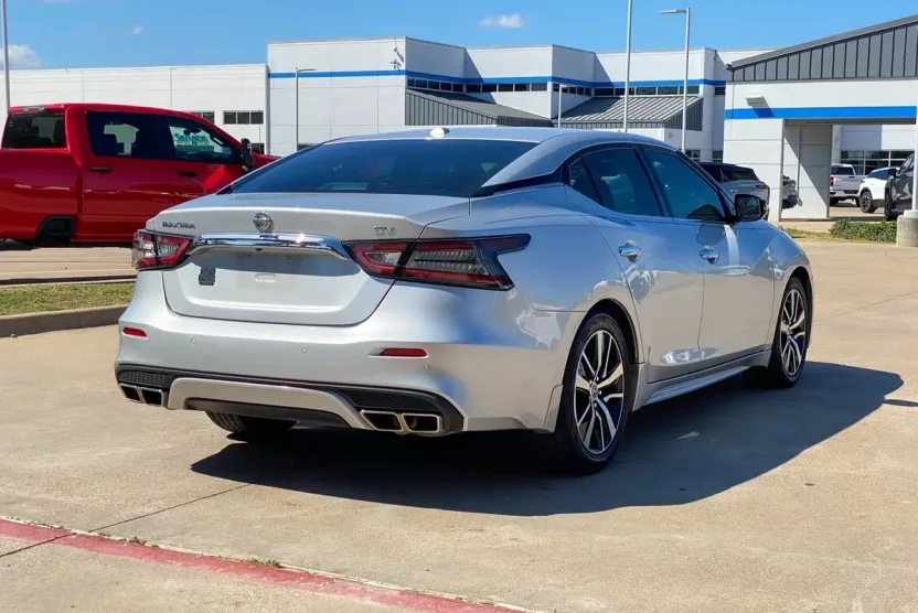 2021 Nissan Maxima SV photo 1