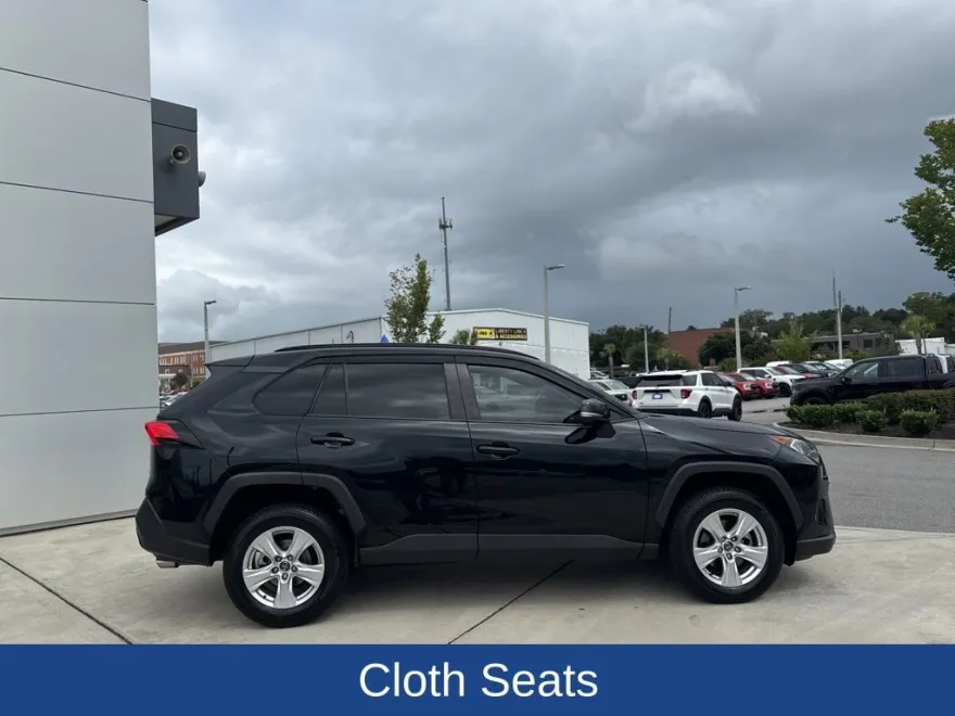 2020 Toyota RAV4 XLE photo 1