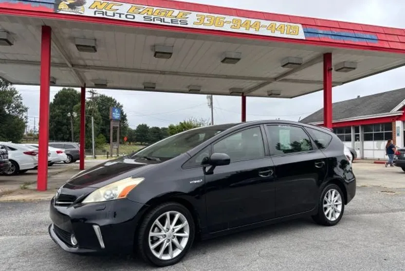2013 Toyota Prius V Five photo 1