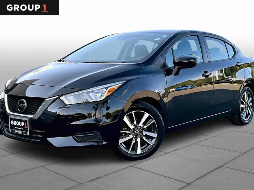 2021 Nissan Versa SV photo 1