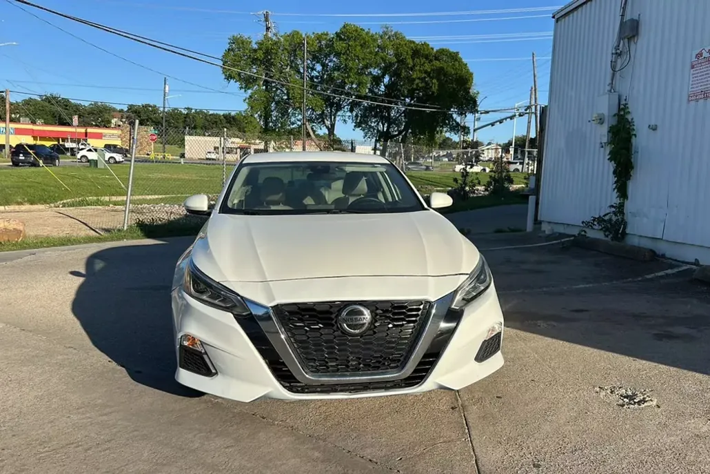 2021 Nissan Altima 2.5 SV photo 1