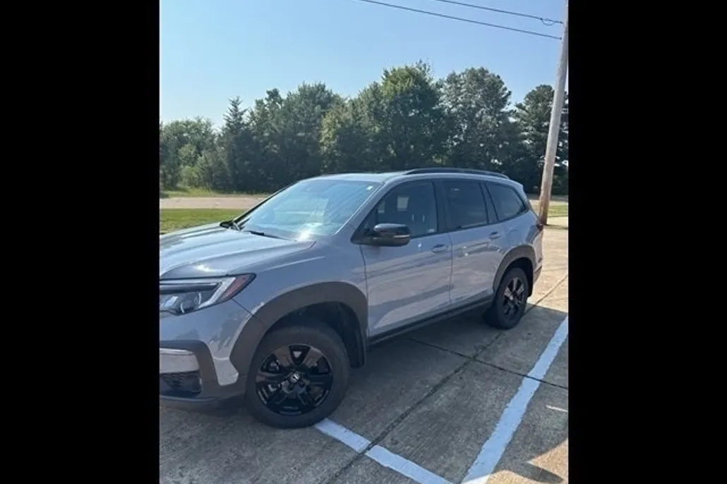 2022 Honda Pilot TrailSport photo 1