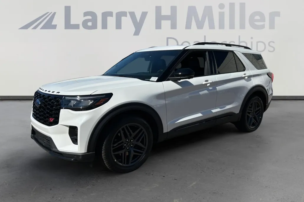2025 Ford Explorer ST photo 1