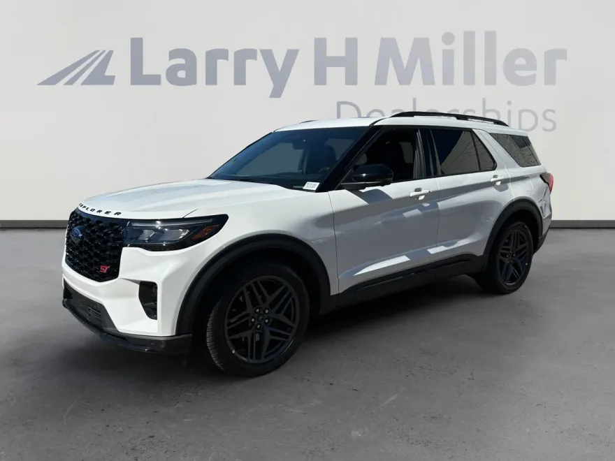 2025 Ford Explorer ST photo 1