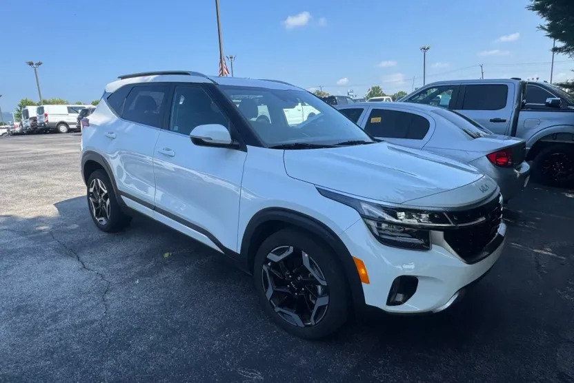 2024 Kia Seltos SX photo 1