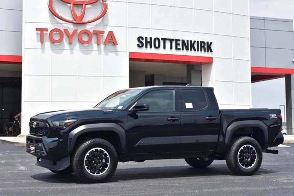 2025 Toyota Tacoma TRD Off-Road Double Cab photo 1