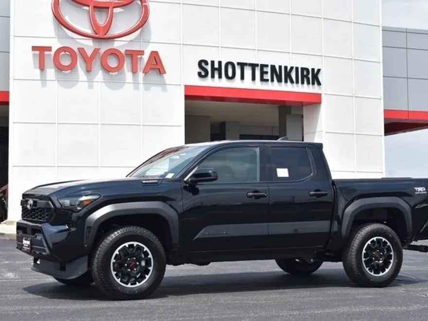 2025 Toyota Tacoma TRD Off-Road Double Cab photo 1