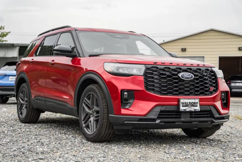 2025 Ford Explorer ST photo 1