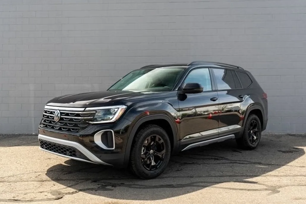 2025 Volkswagen Atlas Peak Edition SE photo 1
