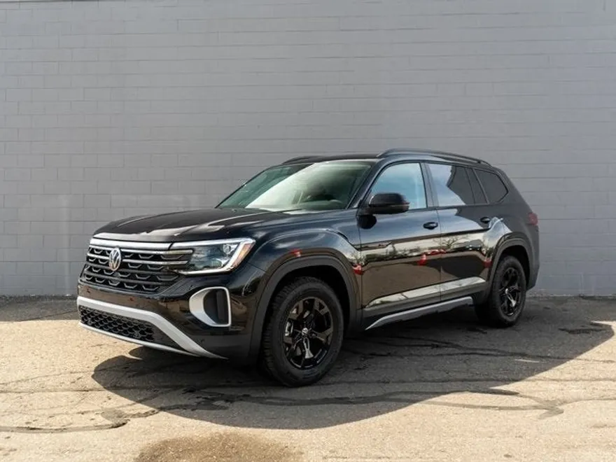 2025 Volkswagen Atlas Peak Edition SE photo 1