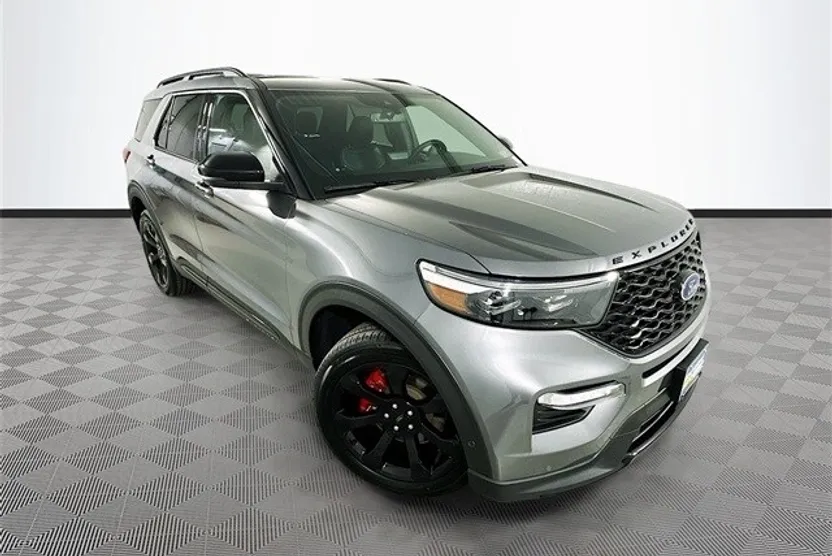 2022 Ford Explorer ST photo 1