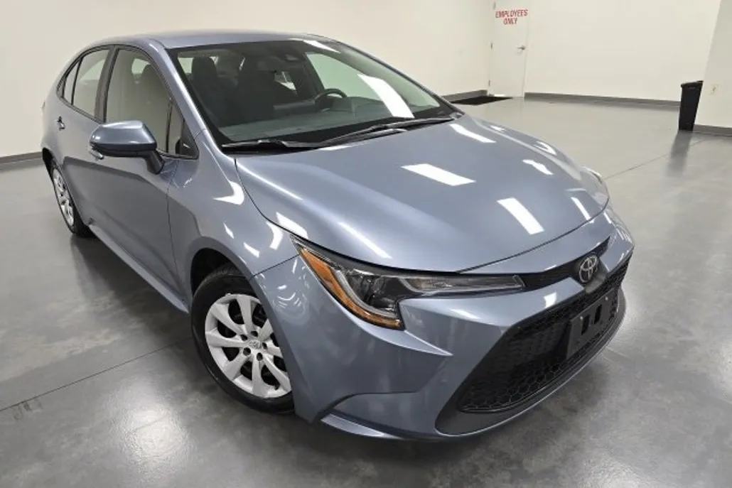 2022 Toyota Corolla LE photo 1