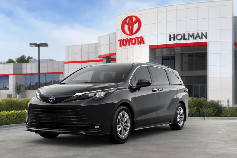 2025 Toyota Sienna LE photo 1