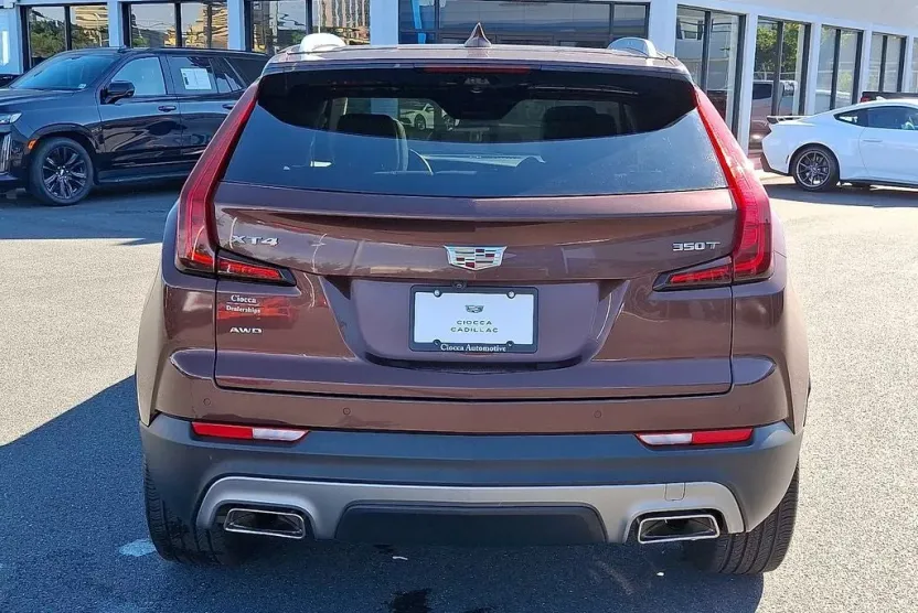 2022 Cadillac XT4 Premium Luxury photo 1