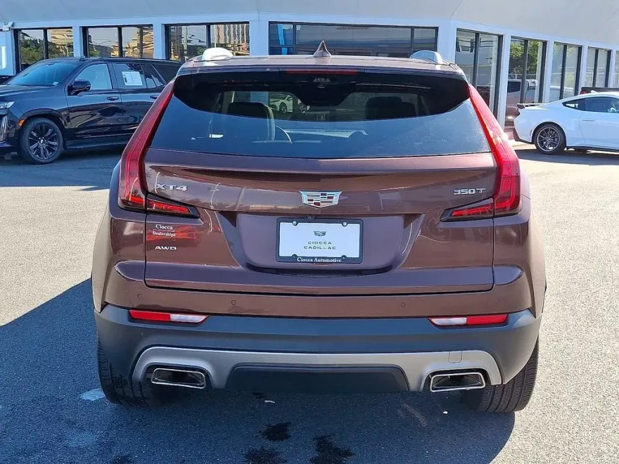 2022 Cadillac XT4 Premium Luxury photo 1