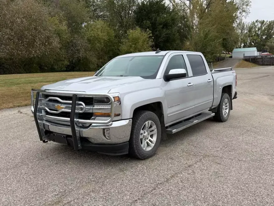 2018 Chevrolet Silverado 1500 LT photo 1