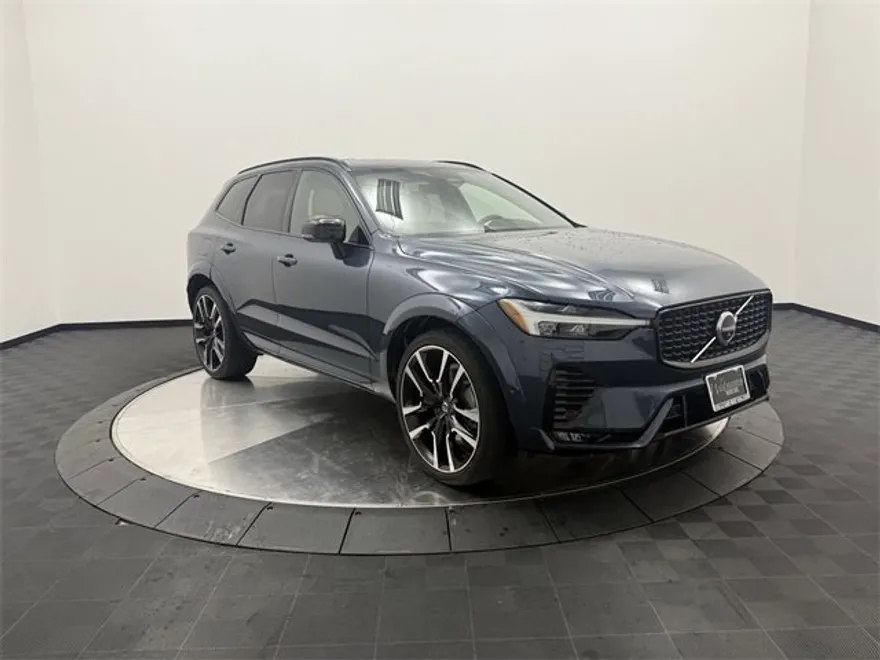 2023 Volvo XC60 Ultimate photo 1