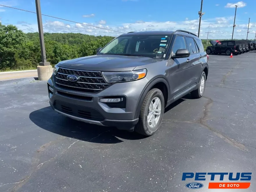 2023 Ford Explorer XLT photo 1