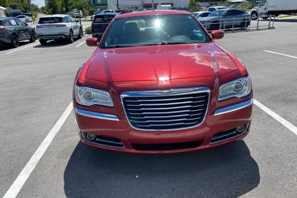 2013 Chrysler 300 Base photo 1