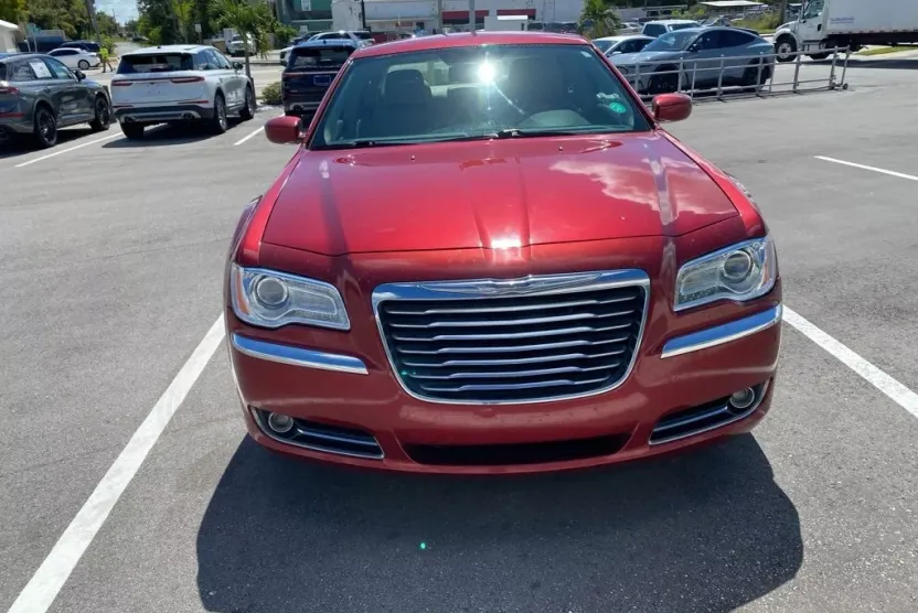 2013 Chrysler 300 Base photo 1