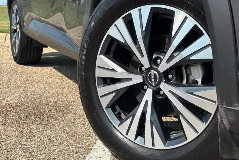 2023 Nissan Rogue SV photo 1