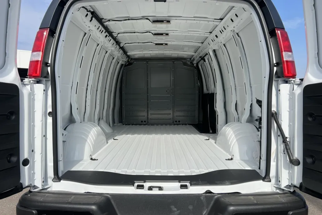 2025 Chevrolet Express Cargo 3500 photo 1