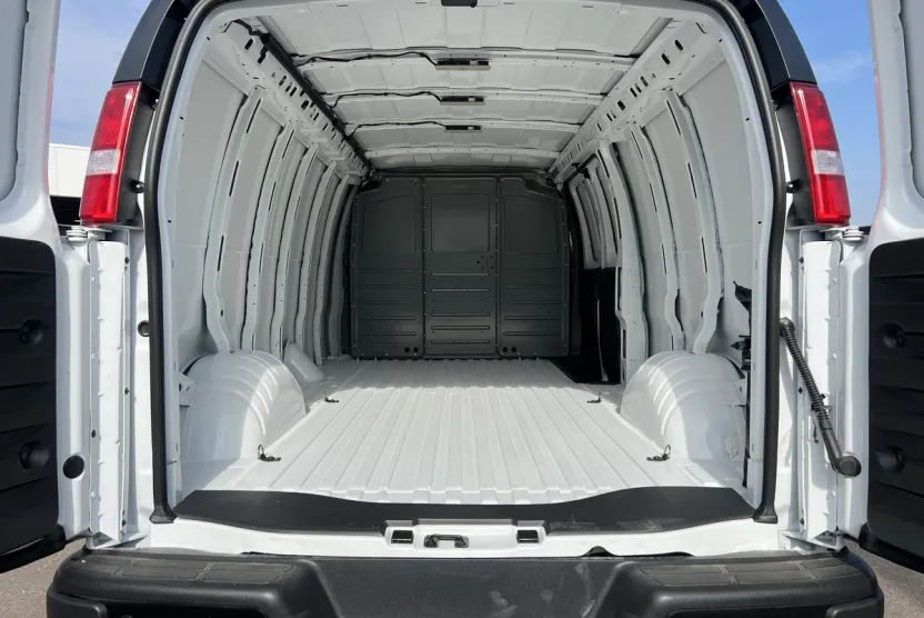 2025 Chevrolet Express Cargo 3500 photo 1