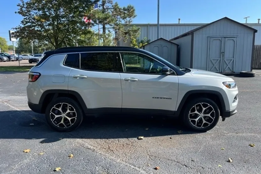 2024 Jeep Compass Limited photo 1