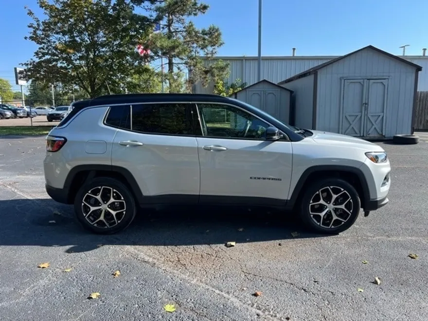 2024 Jeep Compass Limited photo 1