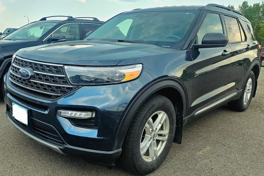 2022 Ford Explorer XLT photo 1