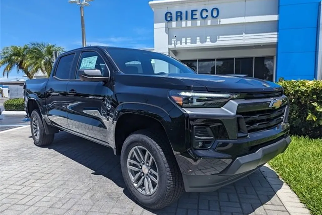 2025 Chevrolet Colorado Work Truck LT photo 1