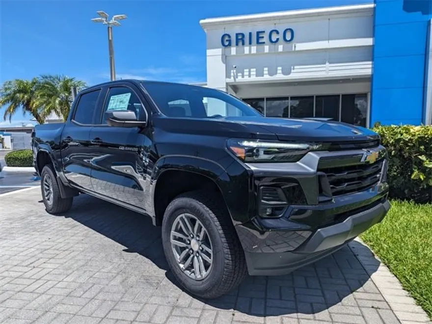 2025 Chevrolet Colorado Work Truck LT photo 1