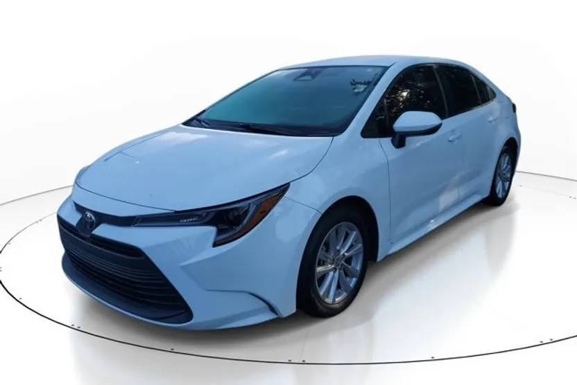2023 Toyota Corolla LE photo 1