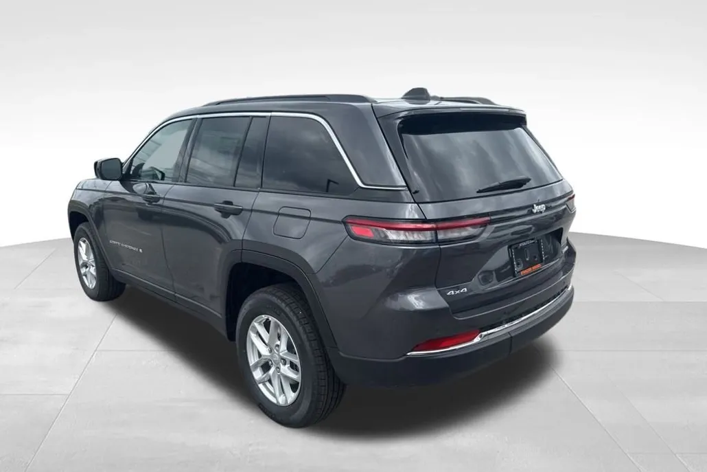 2025 Jeep Grand Cherokee Laredo X photo 1